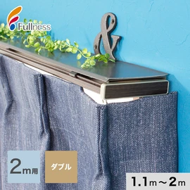 カット不要で窓のサイズぴったりに施工できる伸縮タイプ！トップカバー付きで上部の光モレを抑えます