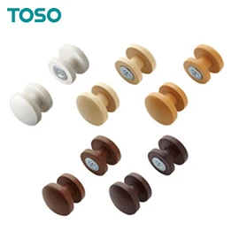 TOSO房掛「マグネットふさかけ」。ネジを使わず磁石で固定するタイプ。スチール製のドアや枠に簡単に取り付けられる房掛け