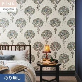 色彩豊かな鳥や花々が描かれた図案を、緻密なプリントで表現した特別感のある壁紙です