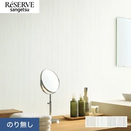 定番で使いやすいストライプ柄の壁紙です。天井を高く見せる効果もあります