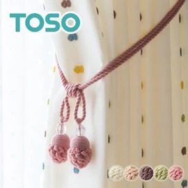 TOSO「タッセルMT75」。メタリックな質感がクールな印象。モダンやインダストリアルな空間にマッチする1本入りタッセル