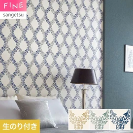 布地にクラシック柄の刺繍を施したような立体感のある壁紙です