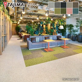 重なり合った若葉の隙間から差し込む木漏れ日を表現