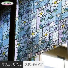水で貼ることができて繰り返し使えるステンドグラス調の窓飾りシート。採光しながらプライバシー保護、紫外線もカットできます。
