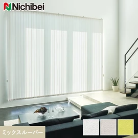 太い糸を使用した立体感が特長の遮熱生地で、木調家具や観葉植物などカジュアルな空間に合わせやすい配色です