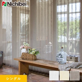 リネンのような自然な質感を強弱をつけて撚った糸で表現した生地です