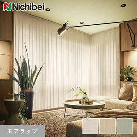 光を透かすとたてに流れるような透け感があり、熱の侵入を遮る生地です