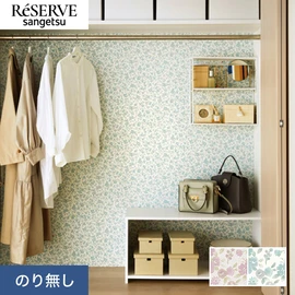 赤く描かれた花柄が壁いっぱいに散らばり、爽やかな空気感でお部屋を包み込みます