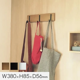 裏面にマグネットが付いている 3連フック。小物掛けや洋服掛けに