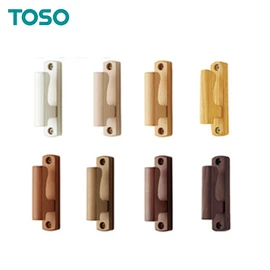 TOSO房掛「フォレスタA」。天然木を使用したナチュラルな質感。北欧インテリアやウッドブラインドとも相性が良い房掛け