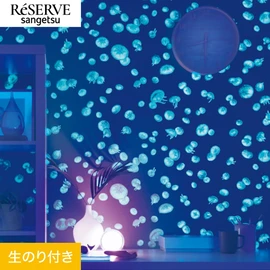 リアルなクラゲが揺らめく、暗闇で光る蓄光の壁紙です