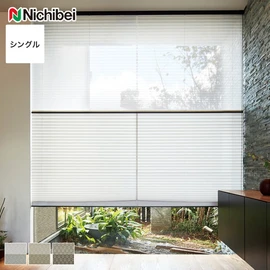 シンプルな1枚生地で操作しやすく、価格もリーズナブルなシングルスタイルのプリーツスクリーン