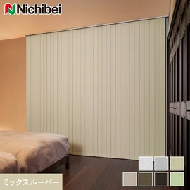 横糸に太い糸を織り込み立体感と光沢感を持たせた遮光生地です