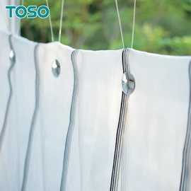TOSO「スタイルマグネットC」。シルバー系の洗練されたデザイン。マグネット式で房掛けがなくても使える、おしゃれな1本入りタッセル