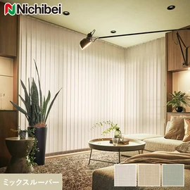 光を透かすとたてに流れるような透け感があり、熱の侵入を遮る生地です