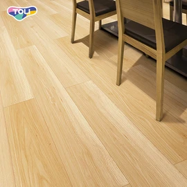 オフィスや店舗、各種施設で幅広く利用できる、ワックスメンテナンス不要の高意匠置敷きビニル床タイル