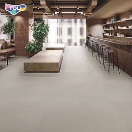 オフィスや店舗、各種施設で幅広く利用できる、ワックスメンテナンス不要の高意匠置敷きビニル床タイル