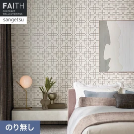 幾何柄とメタリックの組み合わせがモダンな印象の壁紙です